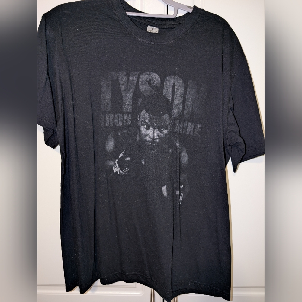 🥊🔥FIGHT NIGHT "Iron Mike Tyson" Men's Black Graphic Boxing Crewneck T-Shirt - Picture 2 of 4